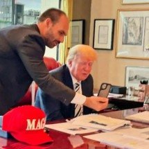 Green card de Eduardo expõe blindagem da família Bolsonaro em Washington  - Reprodução/Redes Sociais