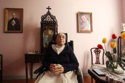  30/06/2026. Edesio Ferreira/EM/D.A.Press.Brasil. Belo Horizonte - MG. Ex diretora do Colegio Nazare, completa 100 anos de vida. Na foto, irma Camila.
       -  (crédito:  Edesio Ferreira)
