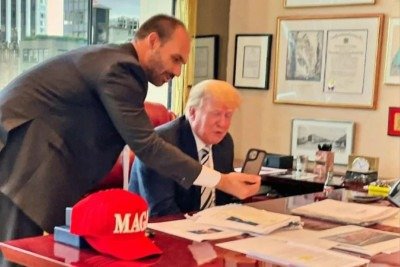 Eduardo Bolsonaro e Donald Trump em Washington  -  (crédito: Reprodução/Redes Sociais)
