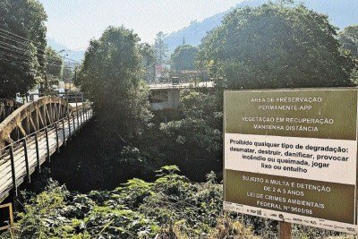 área de Preservação às Margens do Ribeirão Sabará: Feam investiga possível poluição da água ligada a operação da siderúrgia

 -  (crédito: Mateus Parreiras/EM/D.A Press)