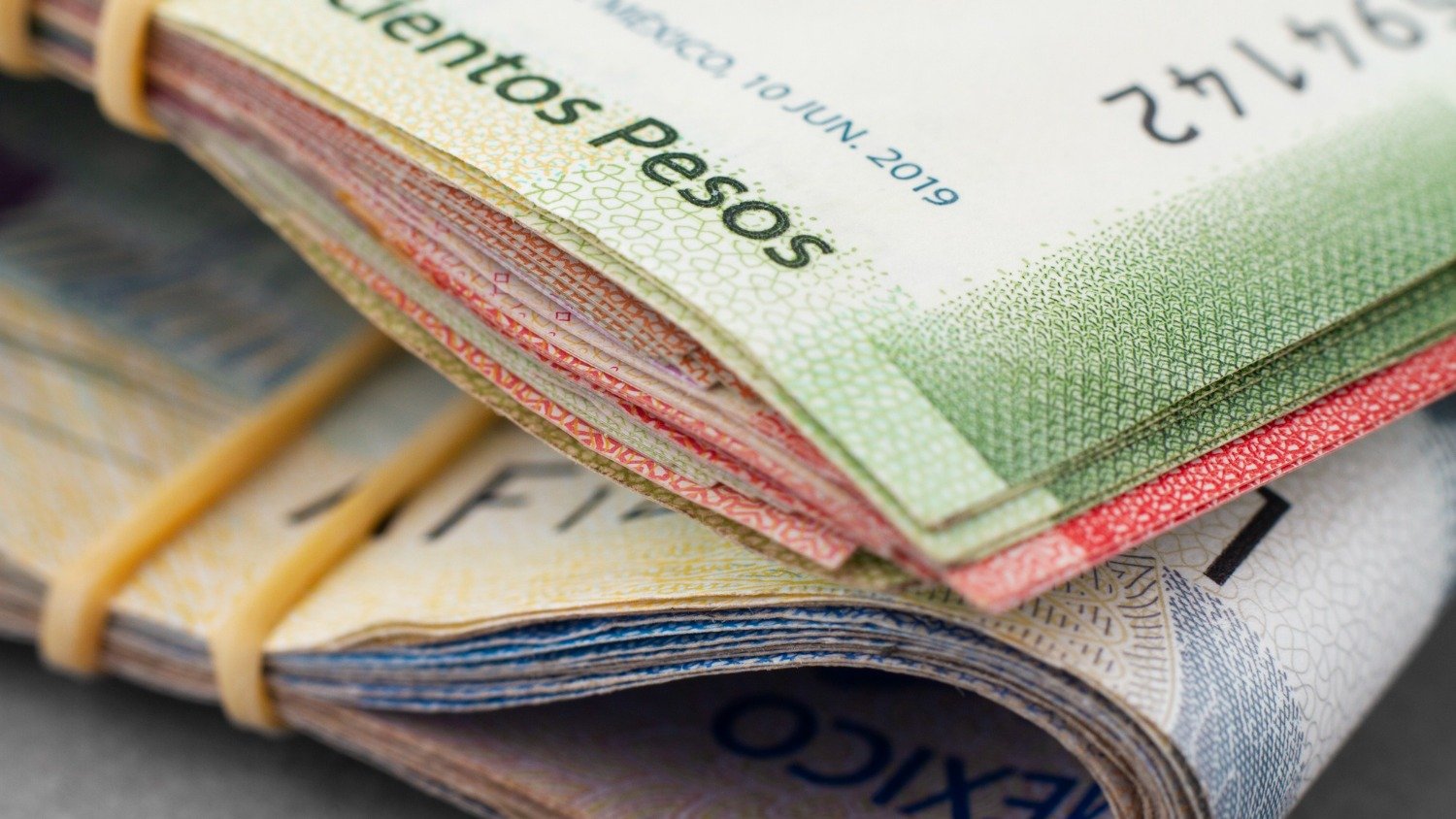Acompanhe a an&aacute;lise sobre o poder de compra e o valor nominal dos sal&aacute;rios m&iacute;nimos em diferentes moedas pelo mundo -  (crédito: Freepik)