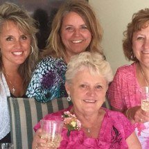 'Happy hour das avós': mulher de 82 anos consegue mudança em lei americana para beber em casa de repouso - Acervo pessoal