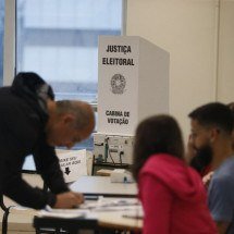 Eleitores com deficiência têm até hoje para pedir transporte gratuito - Paulo Pinto/Agência Brasil