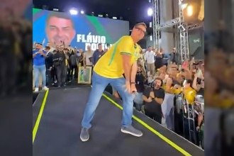 Aliados veem Flávio Bolsonaro perdido entre diferentes personagens