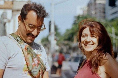 Fotografia mostra as pianistas Bianca Gismonti e Claudia Castelo Branco, lado a lado, usando maquiagem em forma de desenhos e adereços na cabeça

Fotografia mostra os pianistas Evan Megaro e Marcelo Jiran sentados em banco na Praça da Liberdade

/////////////////////////////////////////////////

MÚSICA INSTRUMENTAL

emc4duo1
Luisa Morais/Divulgação
Rafael Martini e Erika Ribeiro abrem a mini temporada, com repertório na fronteira do erudito com o popular

emc4duo2
Daryan Dornelles/Divulgação
O trabalho de Bianca Gismonti e Claudia Castelo Branco, que formam o Duo GisBranco, inspirou a realização do ciclo em BH

emc4duo3

Evan Megaro e Marcelo Jiran encerram o ciclo, com apresentação no sábado -  (crédito: Marcelo Jiran/Divulgação))