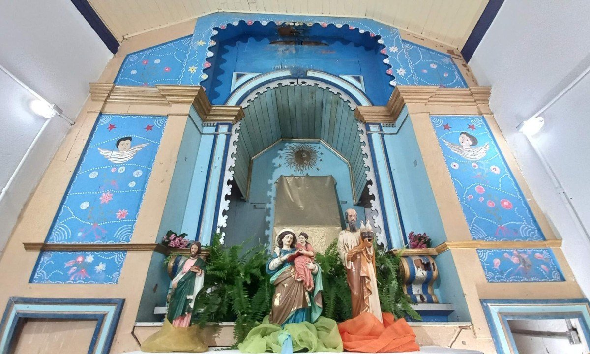 Adornos pintados no altar da Capela de Sant'Ana Mestra, na Fazenda do Fidalgo,em Lagoa Santa