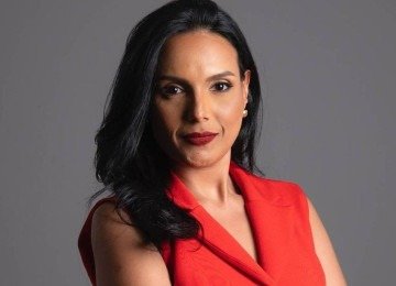 M&aacute;rcia Dantas, apresentadora da Jovem Pan, foi protagonista de incidente que interrompeu jornal ao vivo -  (crédito: Redes sociais)