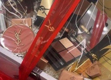 O kit de maquiagem e skincare de luxo da YSL que gerou pol&ecirc;mica e quase causou um div&oacute;rcio -  (crédito: Redes sociais)