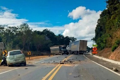 Acidente ocorreu na BR-381e deixou duas vítimas na tarde dessa terça-feira (21/7) -  (crédito: Reprodução/Redes sociais)
