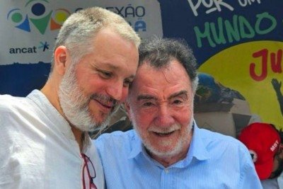 Pedro Patrus ao lado do pai, Patrus Ananias, pré-candidato ao governo de Minas -  (crédito: Reprodução/Instagram)