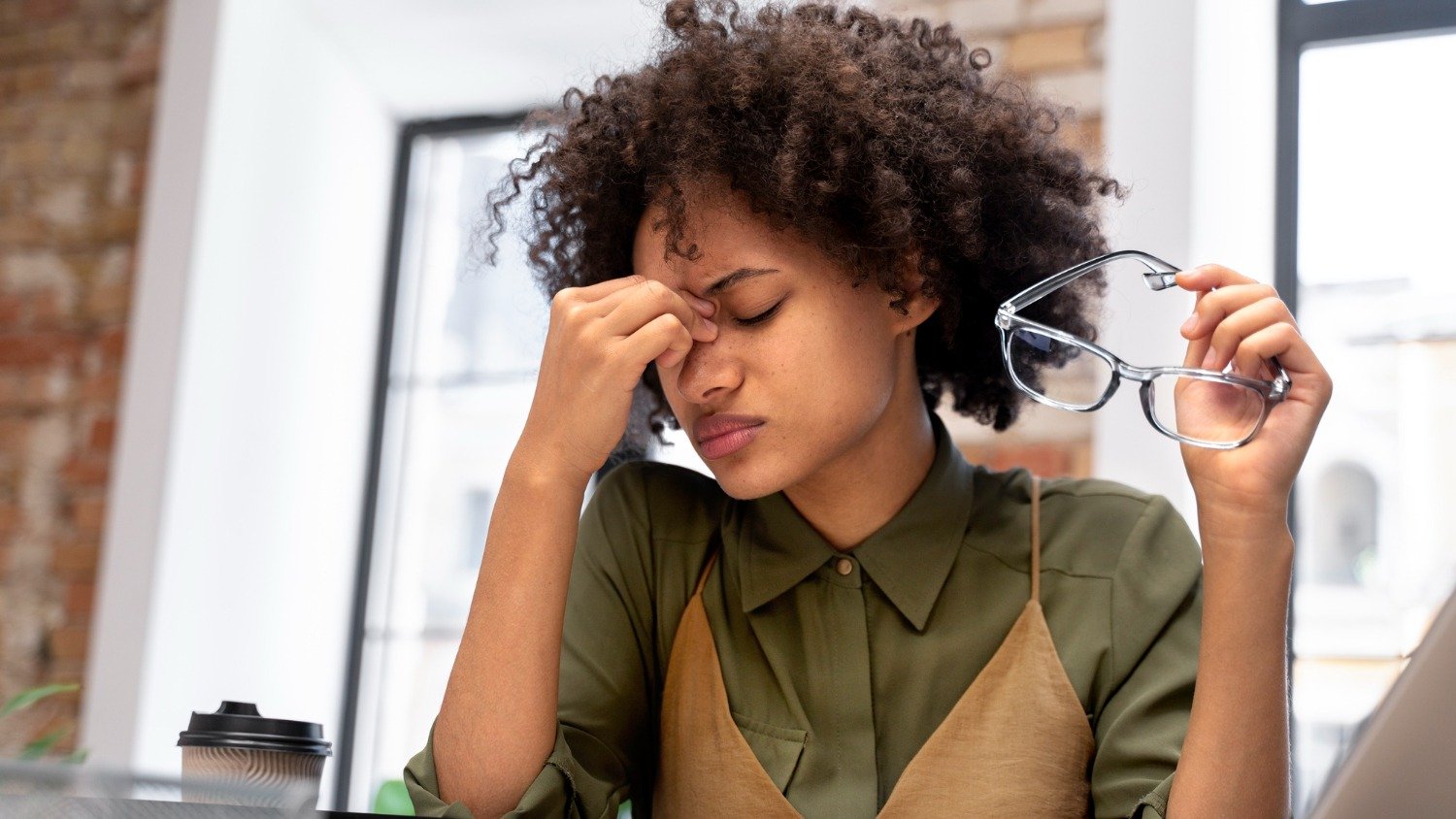 A rotina estressante pode ser um dos fatores para o aumento de casos de Acidente Vascular Cerebral (AVC) entre pessoas jovens -  (crédito: Freepik)