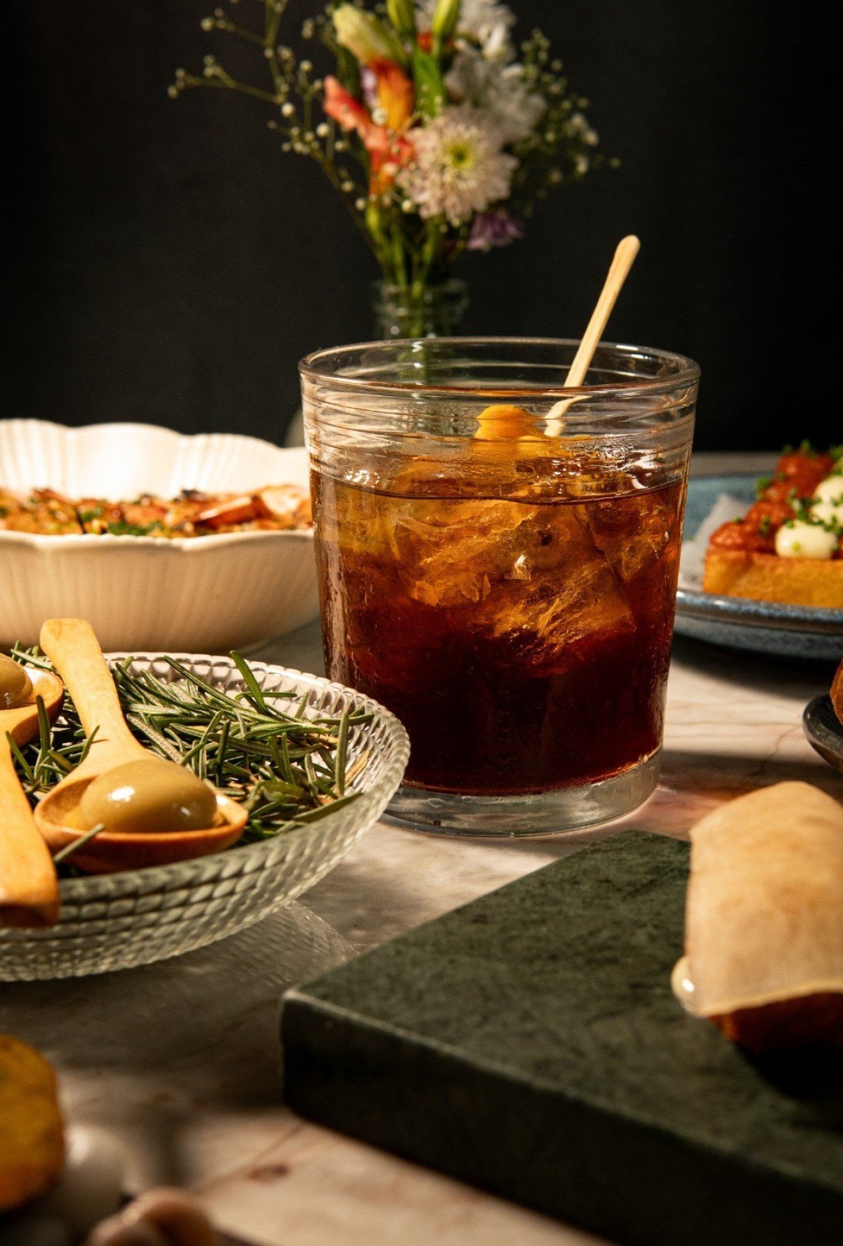 Todas as quintas, o Parallel recebe para o "Vermuteo", com cinco tapas e vermute branco ou tinto &agrave; vontade 