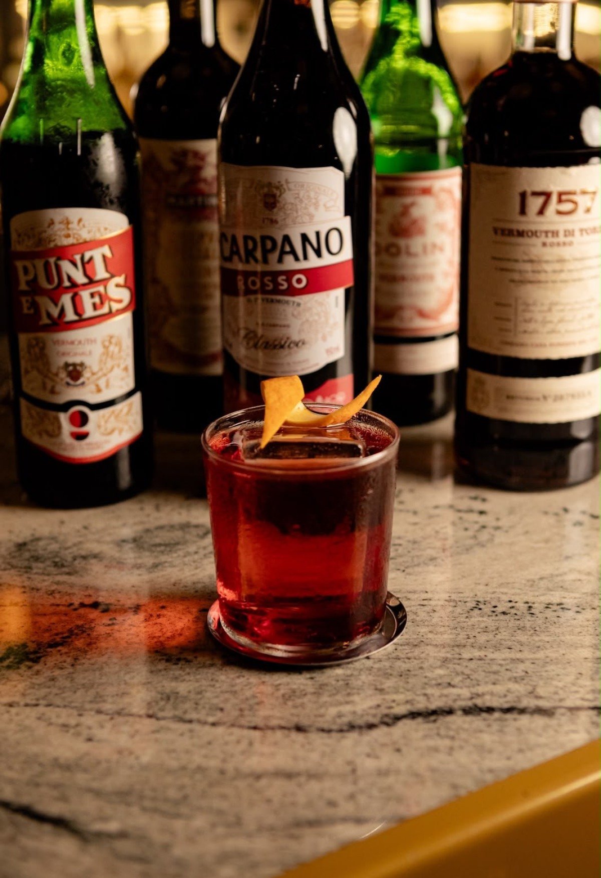 O Negroni do Rex Bibendi &eacute; preparado com o vinho fortificado &agrave; escolha do cliente, entre franceses, italianos e brasileiros 