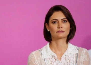 Michelle Bolsonaro ao lado de seus aliados, o senador Eduardo Girão (Novo-CE) e a vereadora de Fortaleza Pricilla Costa (PL-CE), vice-presidente do PL Mulher  -  (crédito: Reprodução Instagram/Michelle Bolsonaro)
