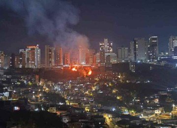 Chamas devastam &aacute;rea entre o Morro das Pedras e a Av. Raja Gabaglia -  (crédito: J&uacute;lia Scapolatempore/Arquivo Pessoal)