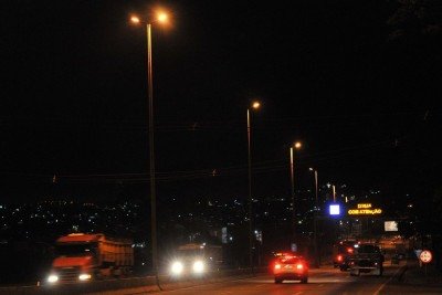 Segundo a PBH, nova ilumina&ccedil;&atilde;o ampliar&aacute; as condi&ccedil;&otilde;es de seguran&ccedil;a para os usu&aacute;rios do Anel Rodovi&aacute;rio -  (crédito: Marcos Vieira/EM/D.A Press)