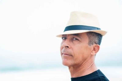 O cantor e compositor Hyldon faz show de voz e viol&atilde;o, &agrave;s 19h de s&aacute;bado (25/7), na Pra&ccedil;a Floriano Peixoto
 -  (crédito: Daryan Dornelles)