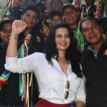 Ex-atriz pornô assume cargo no Senado e divide opiniões na web - Reprodução/alemanao
