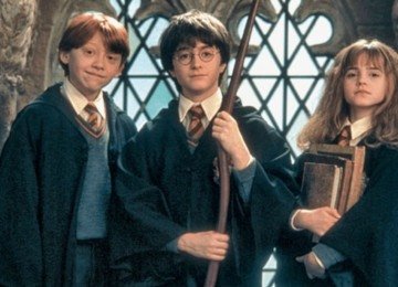Harry, Rony e Hermione, o trio de "Harry Potter e a Pedra Filosofal", em comemora&ccedil;&atilde;o aos 25 anos do filme nos cinemas -  (crédito: Reprodu&ccedil;&atilde;o)