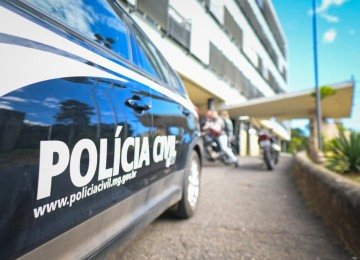Viatura da Polícia Civil (PCMG) no DHPP -  (crédito: Leandro Couri/EM/DA Press)