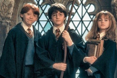 Harry, Rony e Hermione, o trio de "Harry Potter e a Pedra Filosofal", em comemora&ccedil;&atilde;o aos 25 anos do filme nos cinemas -  (crédito: Reprodu&ccedil;&atilde;o)