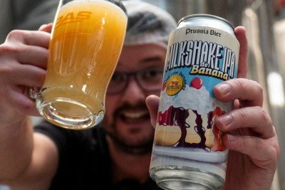 A Prussia Bier inova com sua Milkshake IPA de Banana, rompendo com o tradicional ao explorar a fruta em uma New England IPA -  (crédito: MKT Prussia)