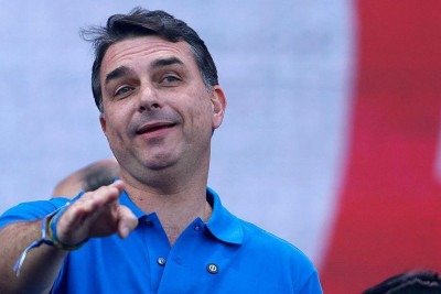 Flávio publicou um vídeo nesta quinta pedindo desculpas a Michelle e convidando a ex-primeira-dama para 'caminharem juntos' -  (crédito: Sergio Lima / AFP via Getty Images)