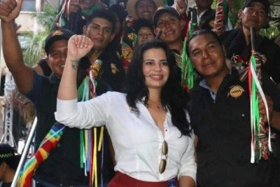 Aos 33 anos, a mulher ingressou na política defendendo direitos trabalhistas para profissionais do setor adulto, além de pautas voltadas à saúde mental e combate ao abuso sexual -  (crédito: Reprodução/alemanao)