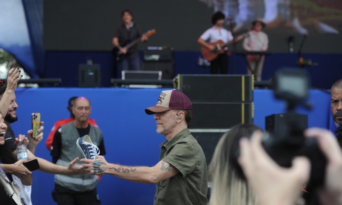 Nando Reis emocionou o público ao tocar os principais sucessos da carreira solo-Alexandre Guzanshe/EM/D.A.Press
