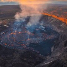 'Caí na cratera de um vulcão em erupção e sobrevivi a uma noite com bolhas de lava sob os pés'