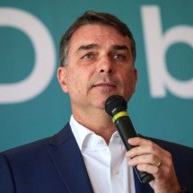 Flávio Bolsonaro se aproxima do Nordeste e defende Bolsa Família - Foto: Raul Spinassé/Flávio Bolsonaro