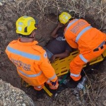 Homem cai em fossa seca de dois metros ao consertar cerca no Norte de Minas - Reprodução/CBMMG