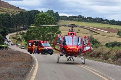 Acidente em Araxá deixa homem gravemente ferido neste sábado (25/7) -  (crédito: Divulgação/CBMMG)
