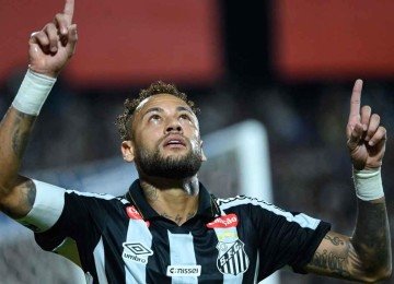 DANIEL DUARTE / AFP – 5/5/2026

 -  (crédito: Neymar comemora gol contra o Deportivo Recoleta, em Pedro Juan Caballero, no Paraguai, pela Copa Sul-Americana)