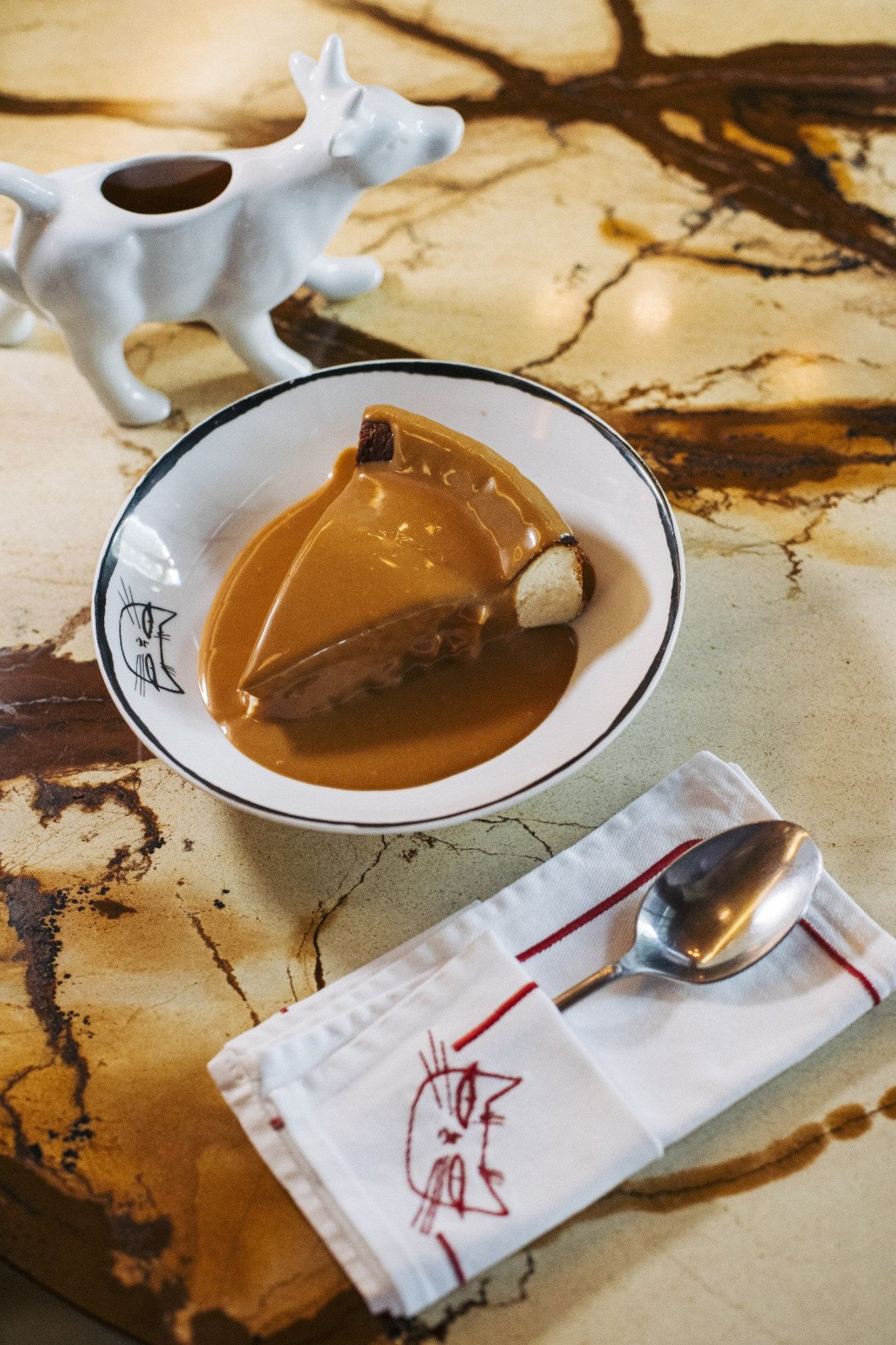 Lou&ccedil;as e guardanapos personalizados somem com certa frequ&ecirc;ncia do restaurante Gata Gorda, o que tem desencorajado grandes investimentos neles