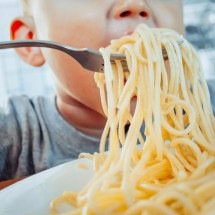 Como Itália foi de modelo de alimentação saudável a explosão de obesidade - BBC