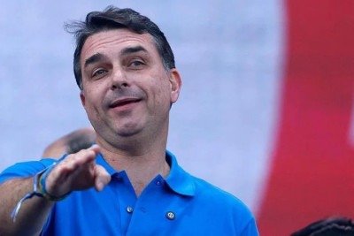 'Eu quero dar uma triste notícia para você que quer me destruir: Eu não vou desistir, mas de jeito nenhum', disse Flávio  -  (crédito: Sergio Lima / AFP via Getty Images)