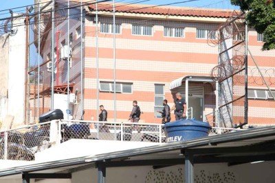 

Prédio do Ceresp Gameleira: forças de segurança iniciaram as buscas logo após descobrirem a fuga, que ocorreu na madrugada de ontem -  (crédito: Edésio Ferreira/EM/D.A Press)