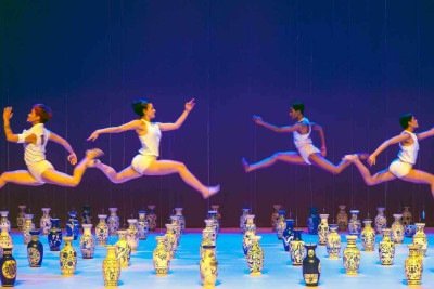 A coreografia '4x4' provoca, em 2026, a mesma surpresa com que brindou o público quando estreou, em 2002 -  (crédito: Companhia Deborah Colker/divulgação)