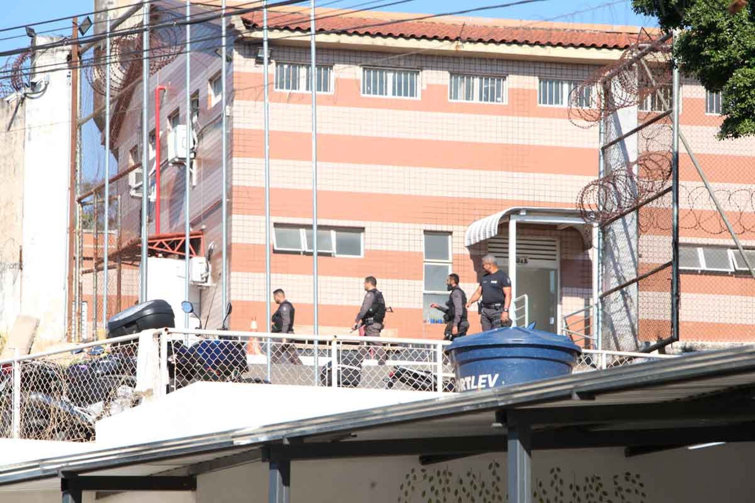   Pr&eacute;dio do Ceresp Gameleira: for&ccedil;as de seguran&ccedil;a iniciaram as buscas logo ap&oacute;s descobrirem a fuga, que ocorreu na madrugada de ontem