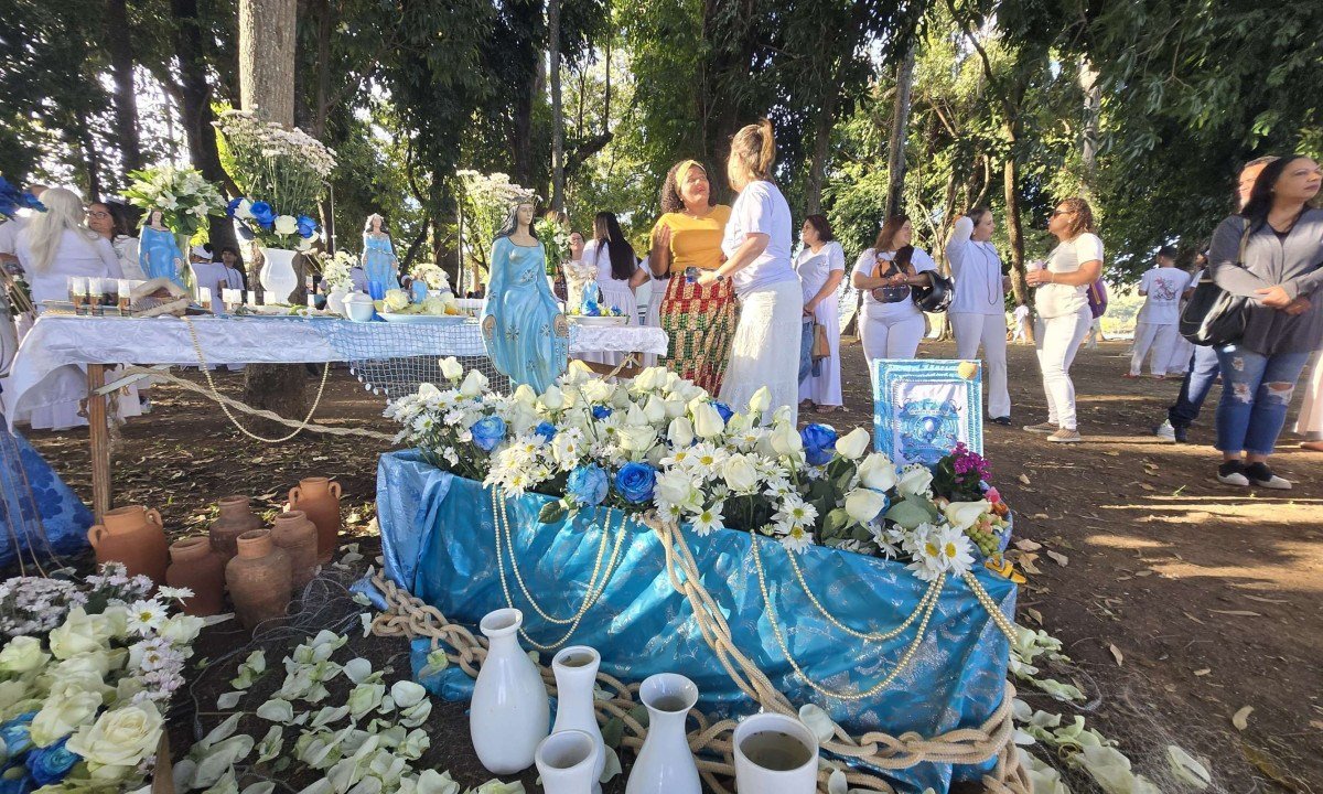  Iemanj&aacute; &eacute; venerada como a Orix&aacute; que envolve seus filhos em amor, concede amparo, fortalece a esperan&ccedil;a e conduz &agrave; renova&ccedil;&atilde;o espiritual