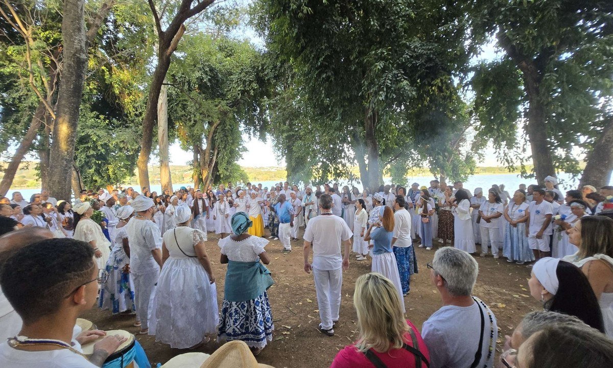 O cortejo na Pra&ccedil;a Lagoa Central (Horto) representa um chamado &agrave; uni&atilde;o, ao respeito e &agrave; preserva&ccedil;&atilde;o de uma heran&ccedil;a espiritual
