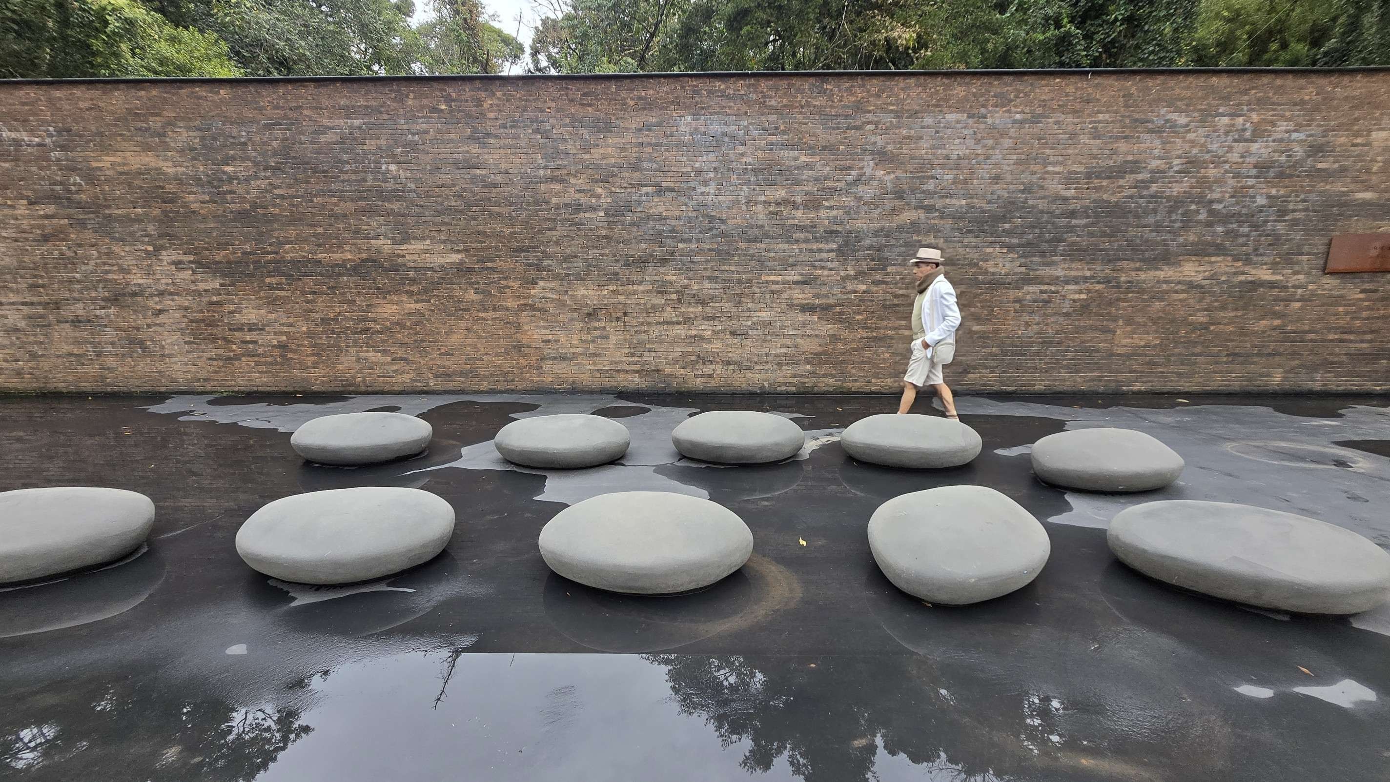 Pela primeira vez em Campos do Jordão, o artista mineiro Aluízio Figueiredo se encantou com as obras de artes espalhadas pelo Hotel Ort-Carlos Altman/EM