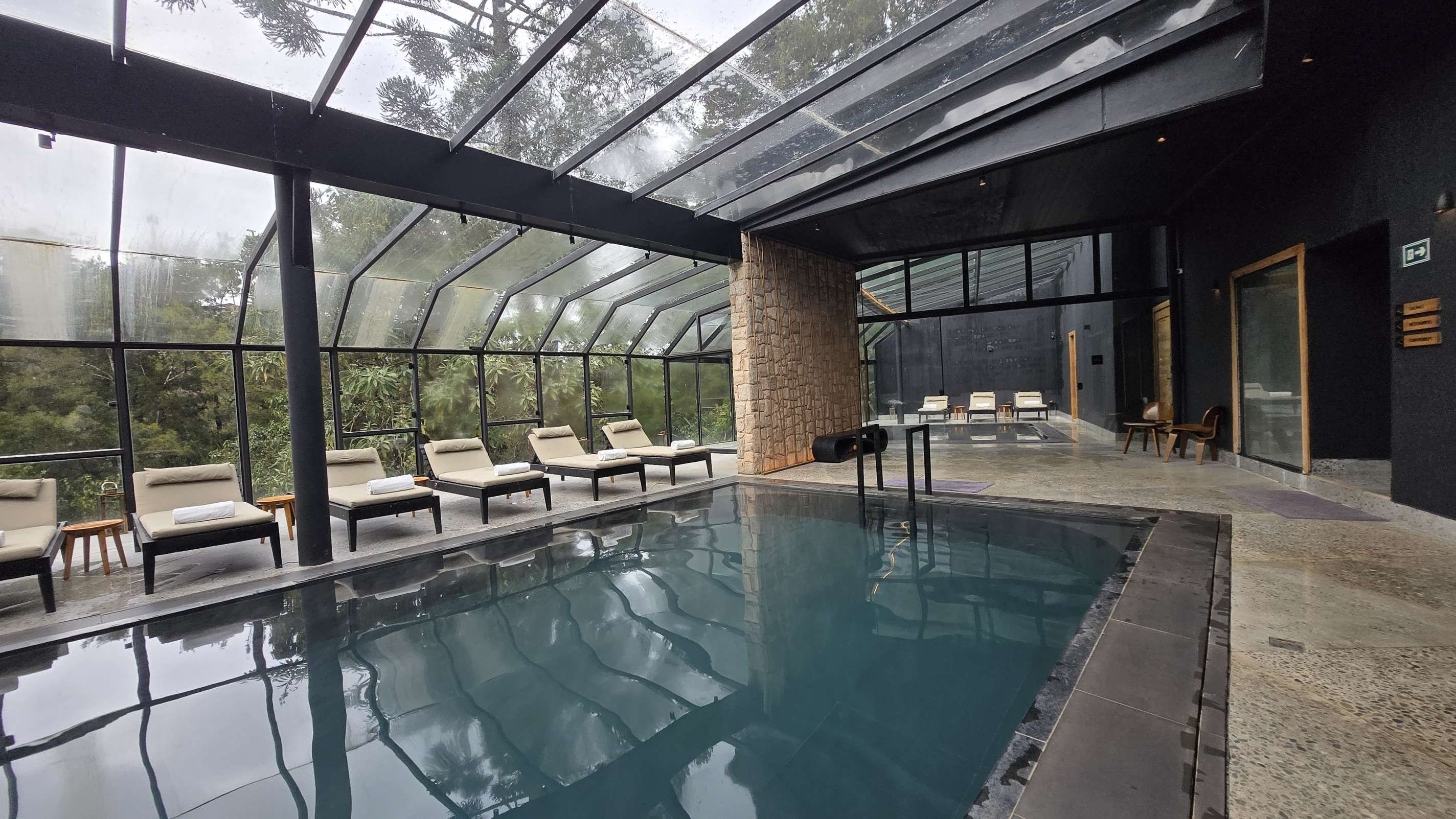 Piscina coberta e aquecida é um diferencial do Hotel Ort, em Campos do Jordão-Carlos Altman/EM