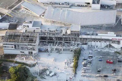 Há ainda relatos de pessoas presas sob escombros em um shopping que desabou em Kumamoto -  (crédito: Kyodo via Reuters)