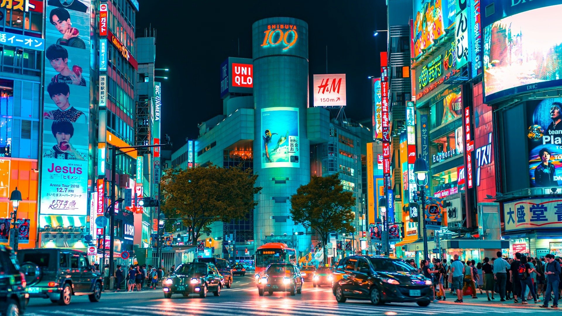 A atmosfera vibrante e tecnol&oacute;gica das cidades japonesas reflete o esp&iacute;rito de inova&ccedil;&atilde;o e futurismo abordado na mat&eacute;ria. -  (crédito: Unsplash)