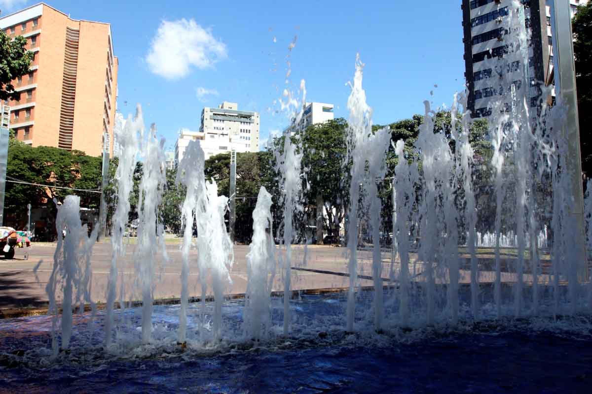 Fonte da Pra&ccedil;a Diogo de Vasconcelos, bem no cora&ccedil;&atilde;o do Savassi: proposta inclui projeto urban&iacute;stico envolvendo a &aacute;rea e quarteir&otilde;es fechados no entorno  
