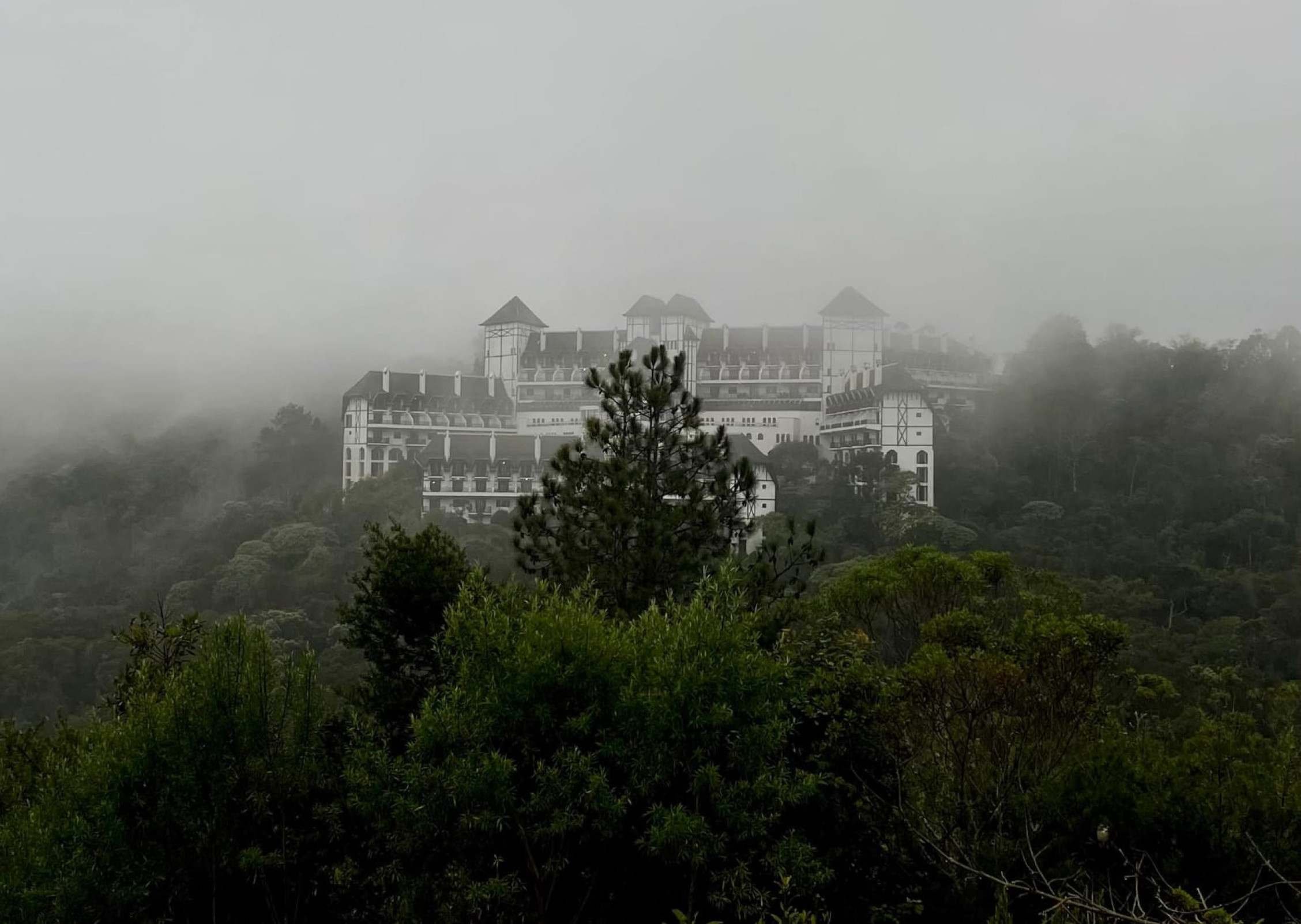 Em Campos do Jordão, a neblina toma conta da paísagem e abaixa as temperaturas que chegam a ficar na casa dos 5ºC-Júlia Alfa/Arquivo Pessoal