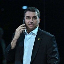 Flávio Bolsonaro fala em indicar "homens e mulheres" ao STF - Foto: Jefferson Rudy/Agência Senado