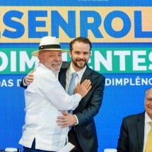 Dario Durigan sobe na escala dos soldados da reeleição de Lula